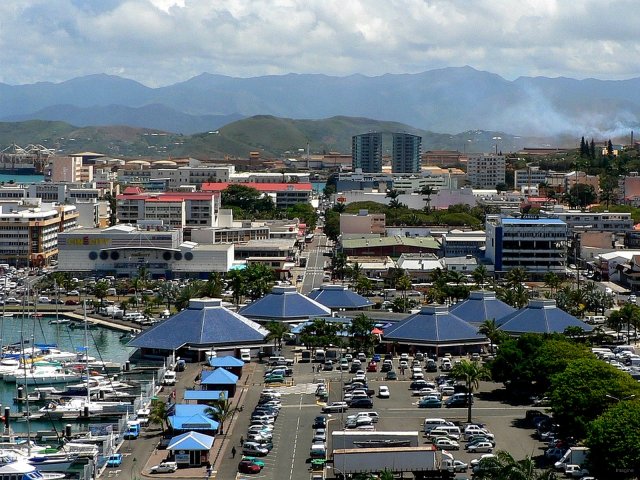 25- Le cinema et marche public de Noumea 